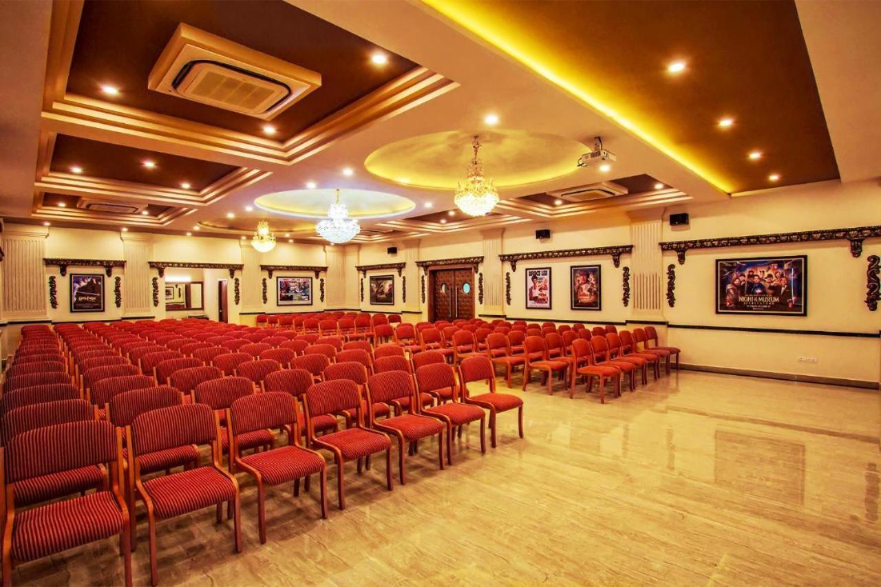 Cinemascope An Apart Hotel Chennai Exterior photo