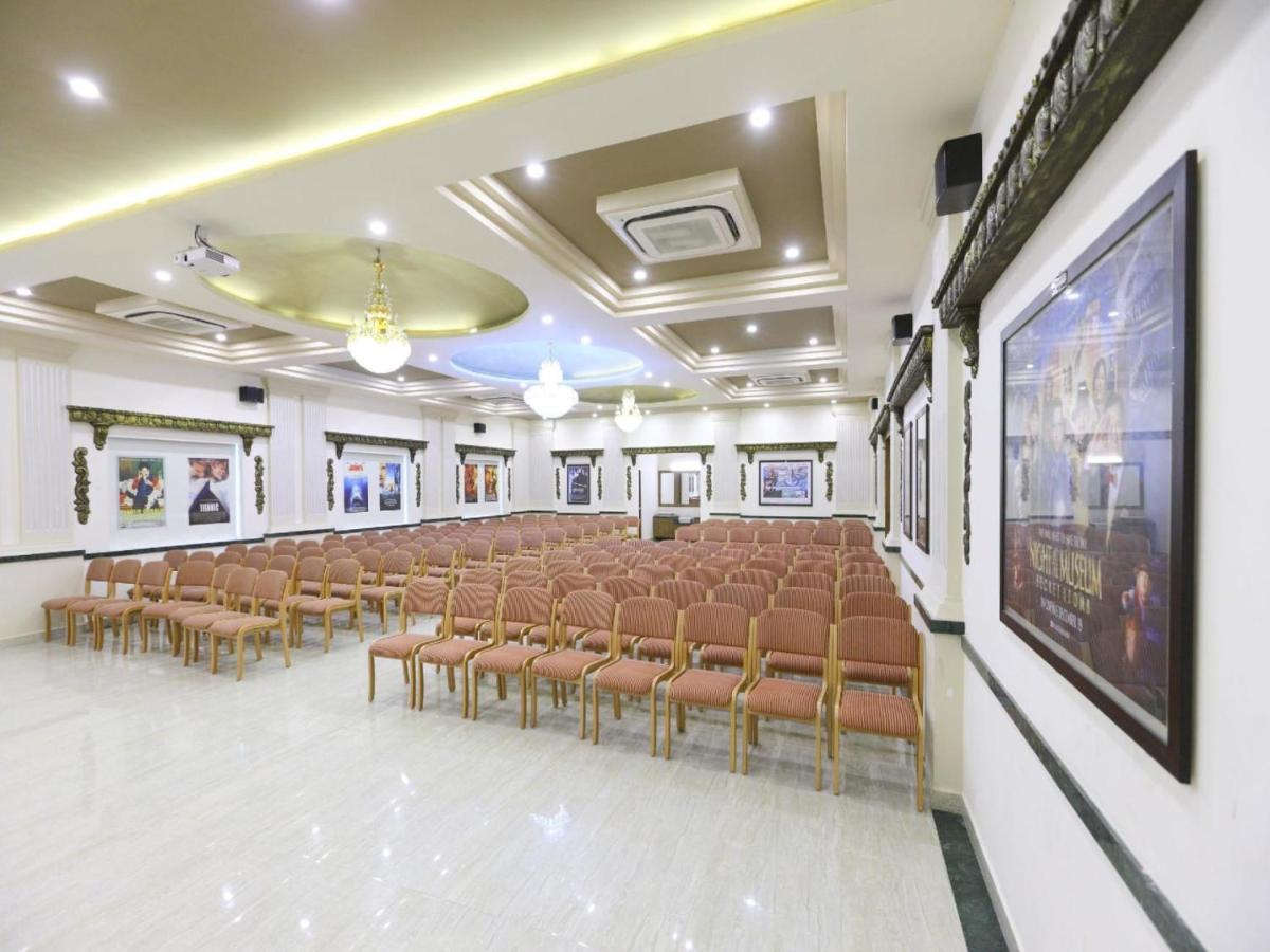 Cinemascope An Apart Hotel Chennai Exterior photo